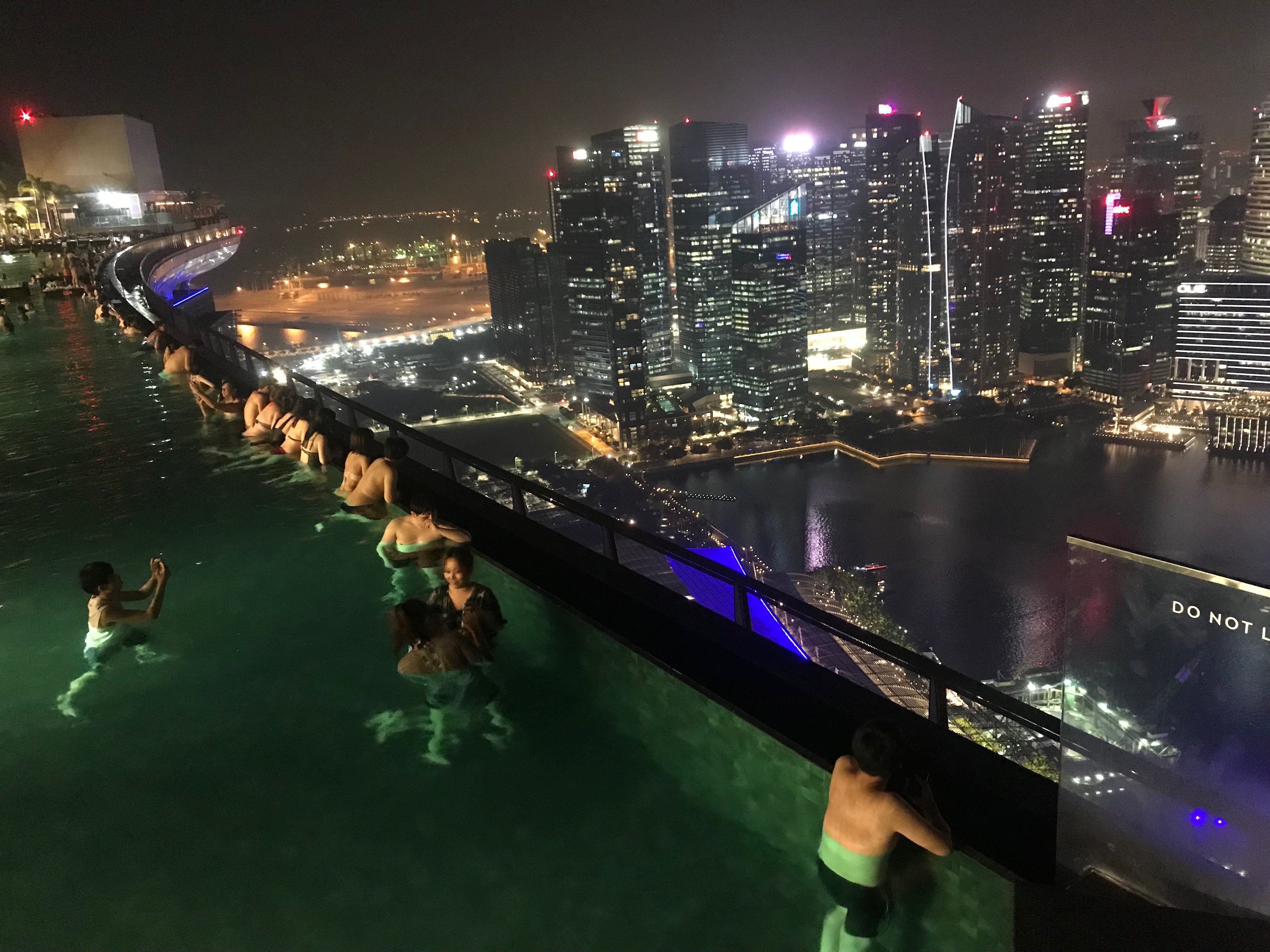 マリーナベイサンズのプールの秘密 シンガポールの絶景写真 朝昼晩 Com
